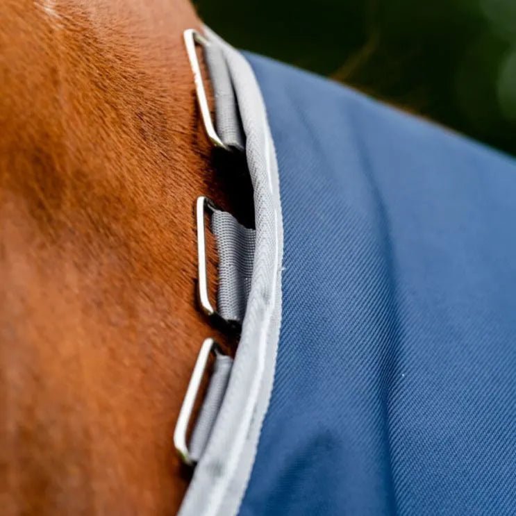Horseware Amigo - Bravo 12 Plus Regndækken m. hals & V - Front - 100 gram - Navy - animondo.dk - AARPLF - BJI0 - 45