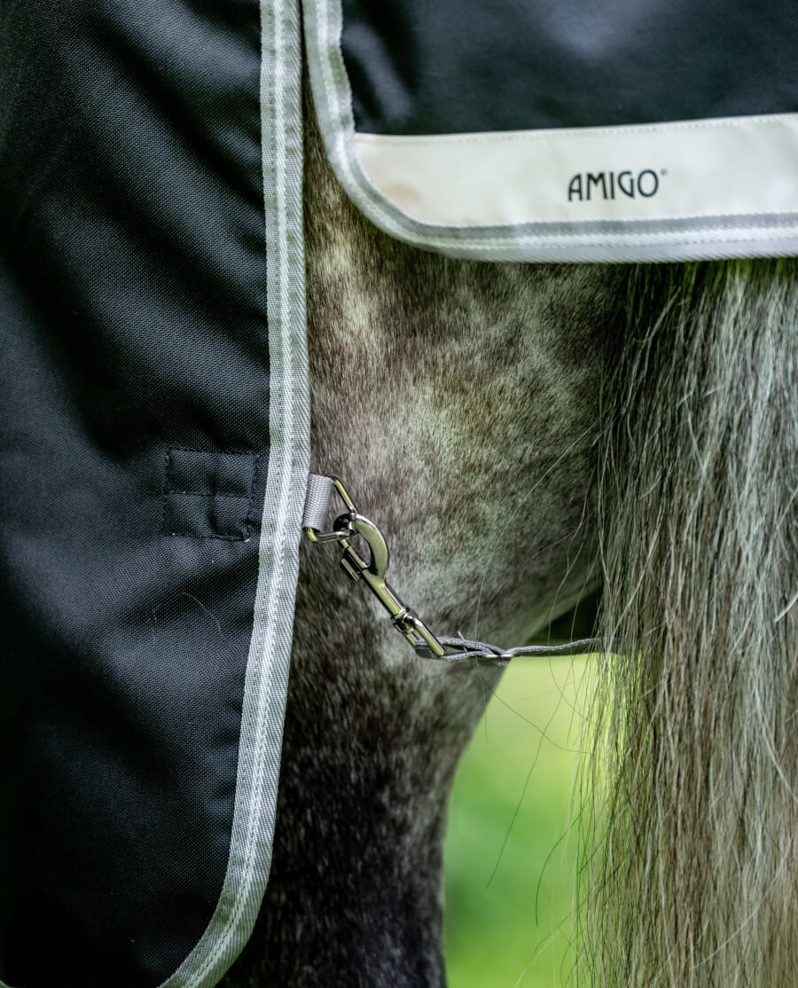 Horseware Amigo - Bravo 12 Plus Regndækken m. hals & V - Front - 100 gram - Sort - animondo.dk - AARPLF - KJI0 - 45