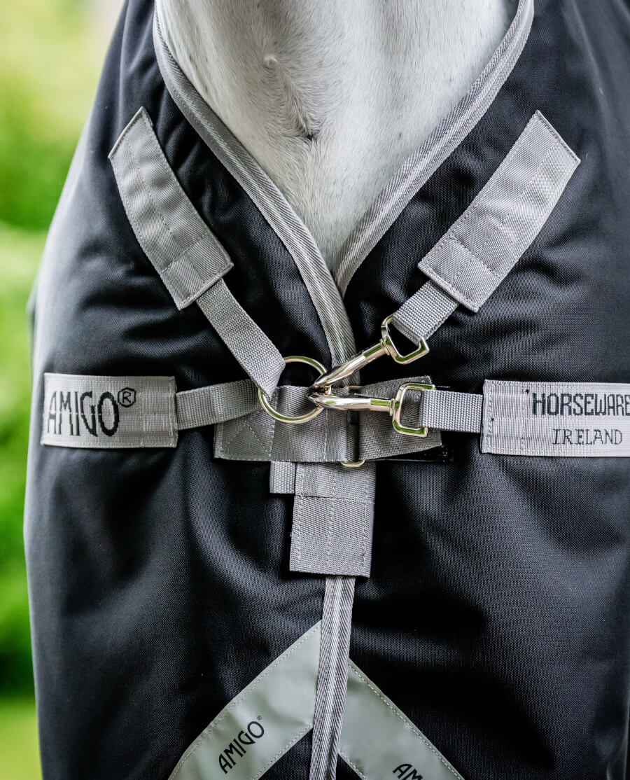 Horseware Amigo - Bravo 12 Plus Regndækken m. hals & V - Front - 100 gram - Sort - animondo.dk - AARPLF - KJI0 - 45