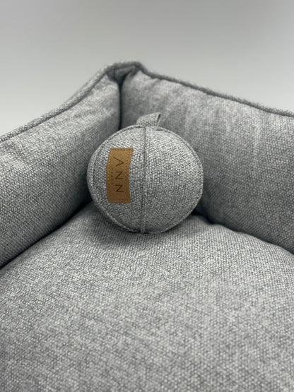 Ann Habor - Bold Hundelegetøj - Lysegrå - animondo.dk - AH0206