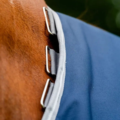 Horseware Amigo - Bravo 12 Plus Regndækken m. hals & V - Front - 100 gram - Navy - animondo.dk - AARPLF - BJI0 - 45