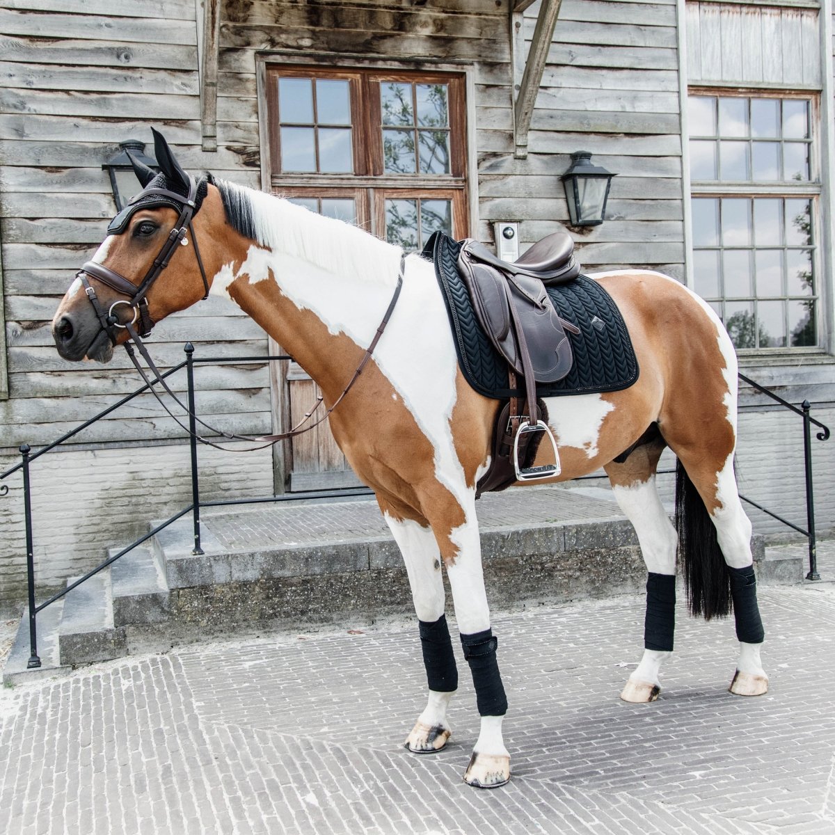 Kentucky Horsewear Velvet Pearls Dressurunderlag - Sort - animondo.dk