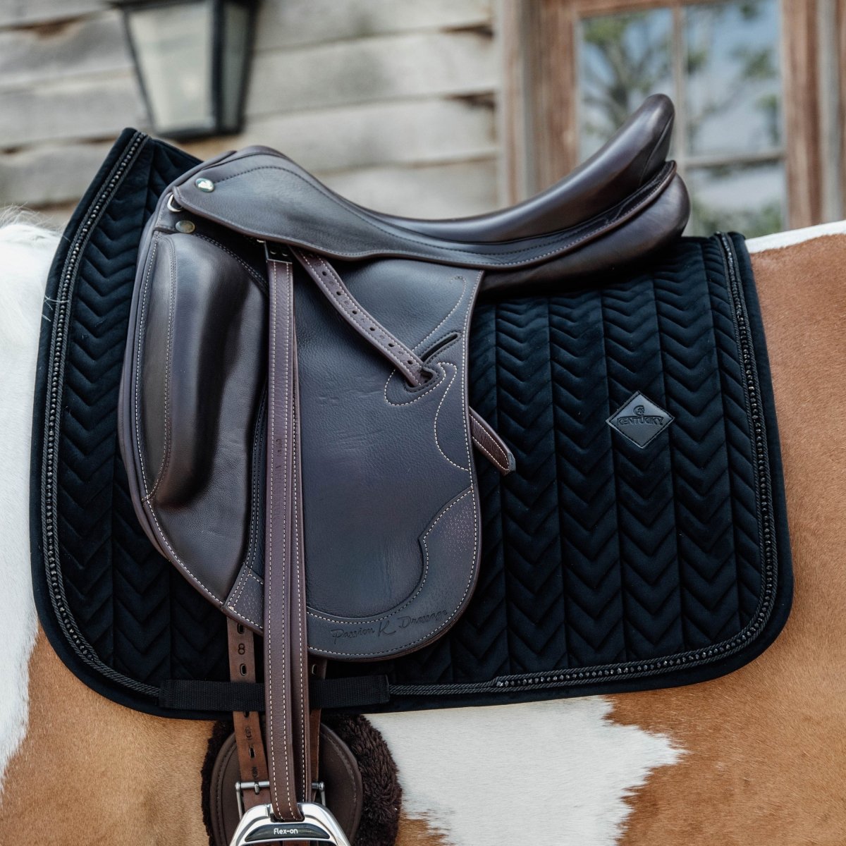 Kentucky Horsewear Velvet Pearls Dressurunderlag - Sort - animondo.dk
